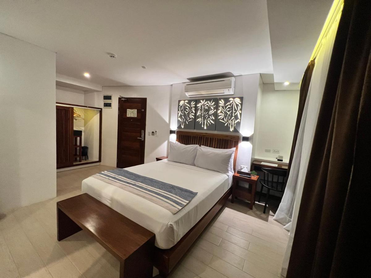 Hotel Aira Boracay 3*