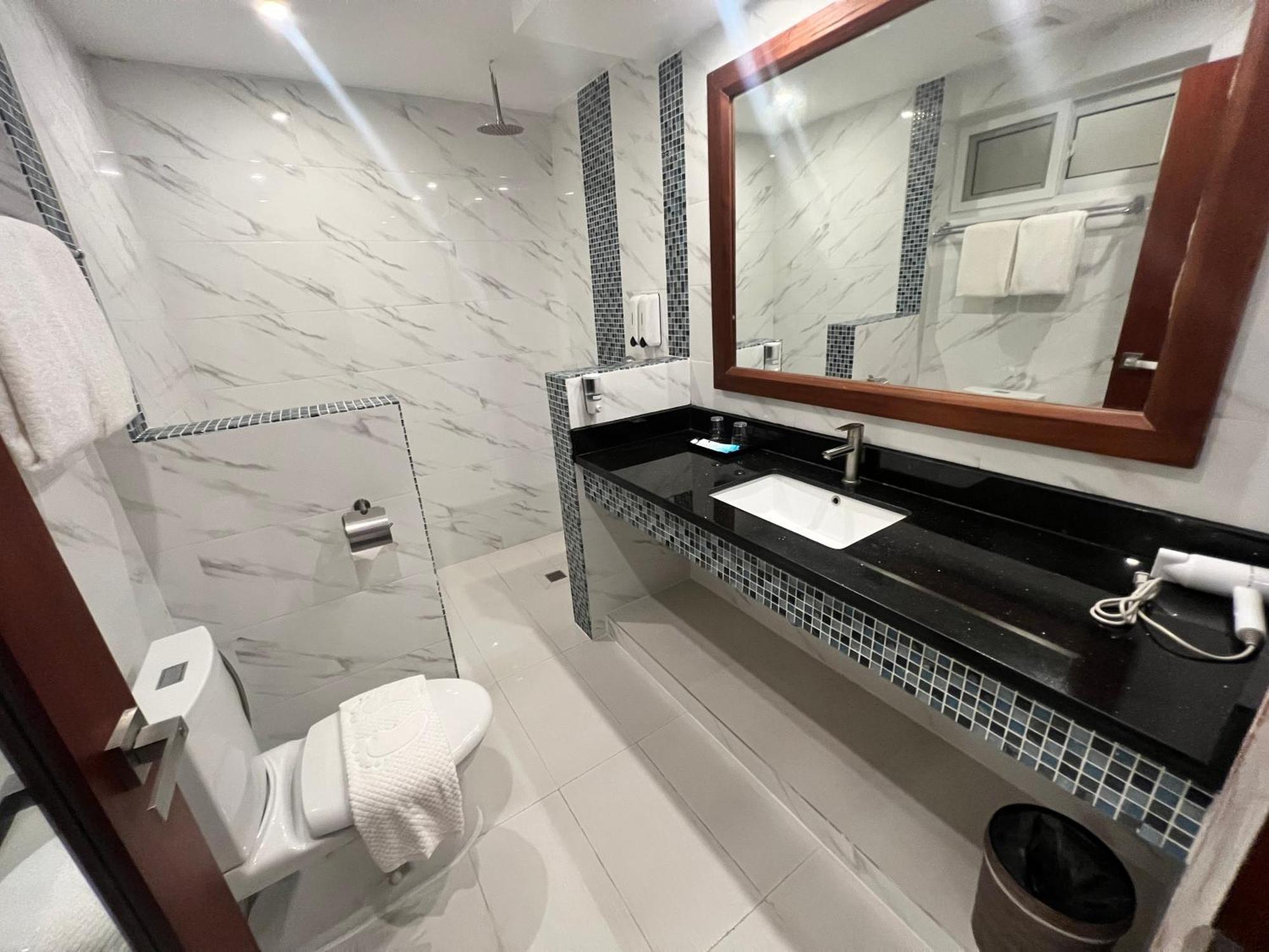Aira Boracay Hotel 3*
